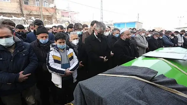 Adem Özbek son yolculuğuna uğurlandı
