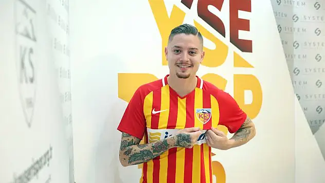 Adryan Oliveira Tavares de imzayı attı