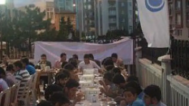 AGD İFTAR ÇADIRINA YOĞUN İLGİ