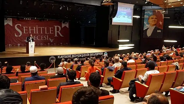 AGD şehitler için gece düzenledi