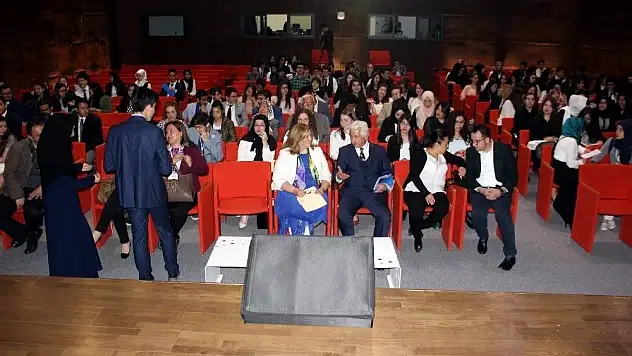 AGÜ'de Model United Nation programı düzenlendi