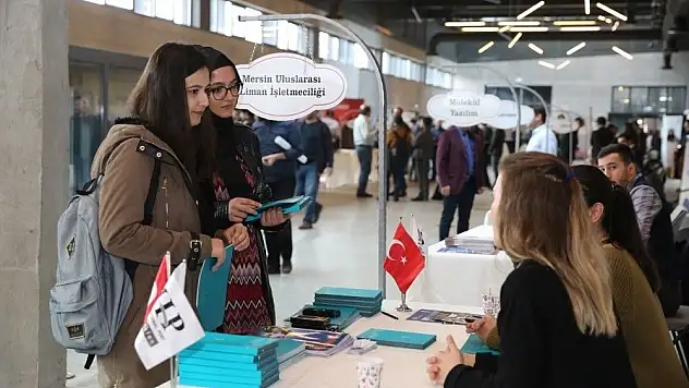 AGÜ, Mezun Olacak Öğrencilerini, Firmalarla Buluşturdu
