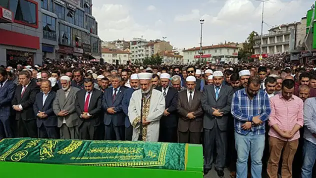 Ahmet İslamoğlu son yolculuğuna uğurlandı