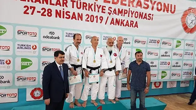 Ahmet Koparan Türkiye 3.'sü