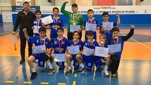 Ahmet Paşa Orta Okulu Yarı Finalde