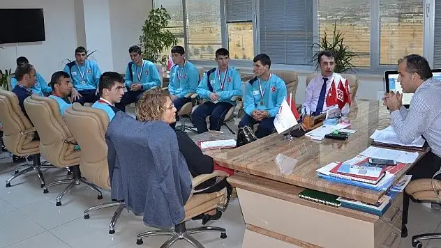 Aile ve Sosyal Politikalar İl Müdürlüğü başarılı öğrencileri ödüllendirdi