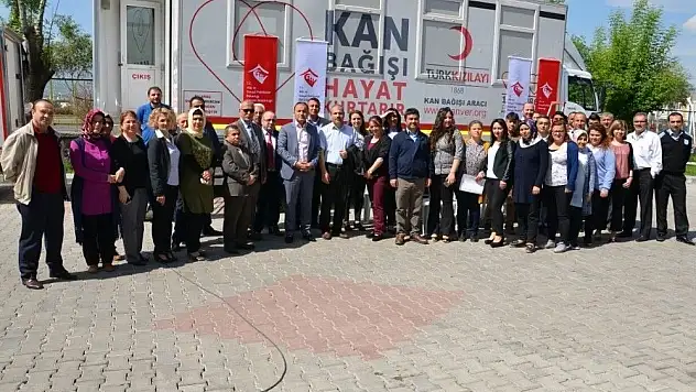 Aile ve Sosyal Politikalar İl Müdürlüğü kan bağışında da duyarlılık gösterdi