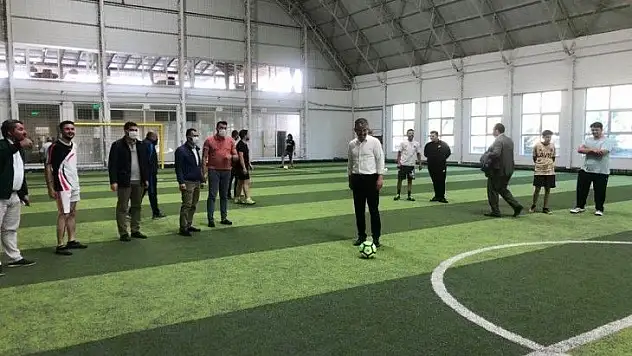 AK Gençlik spor faaliyetlerinin başlama vuruşu Çopuroğlu'dan