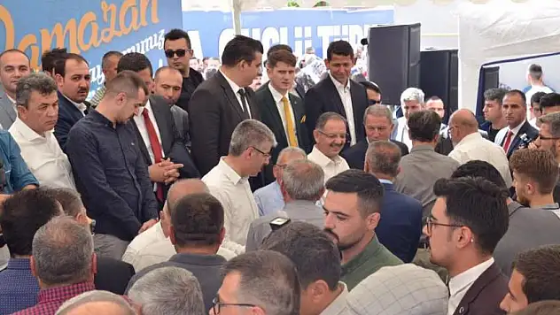 AK Parti'de bayramlaşma