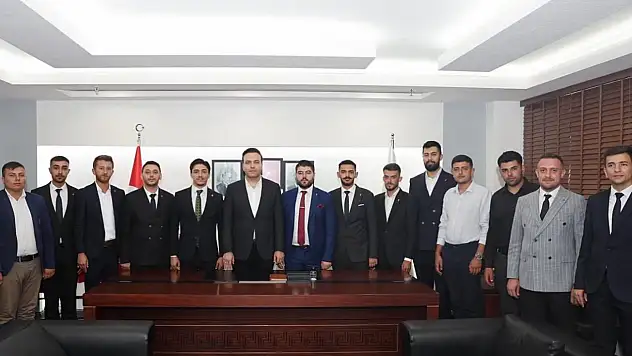 AK Parti'de şok istifa!