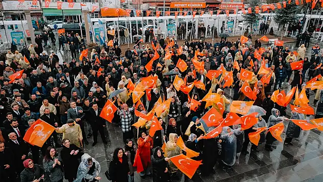 AK Parti'den yağmur altında miting! Büyükkılıç: Ben de köylü çocuğuyum...