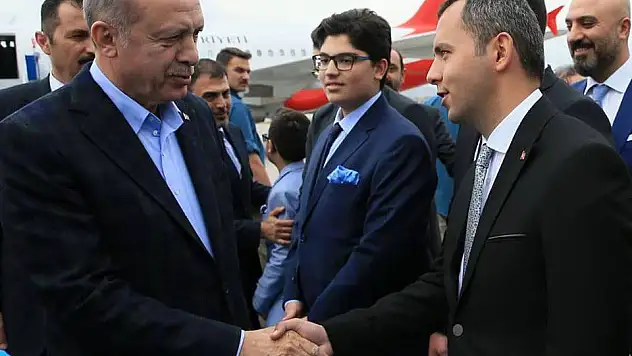 AK Parti Gençlik Kolları Başkanı görevi bıraktı:  Devam edemeyeceğim