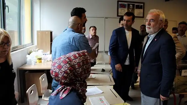 AK Parti  Grup Başkanvekili Elitaş oyunu kullandı
