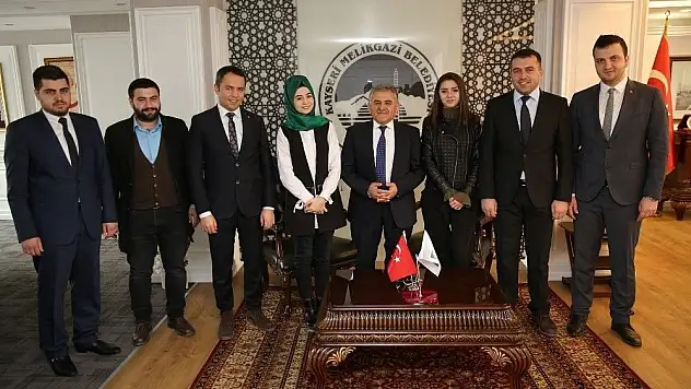 AK Parti İl Gençlik Kolları Başkan Büyükkılıç'ı ziyaret etti
