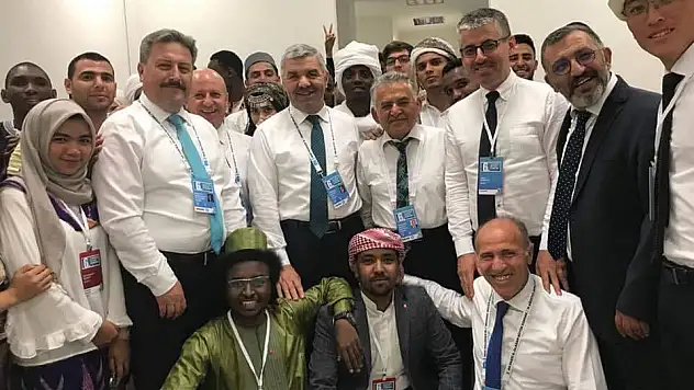 AK Parti il yönetiminin yarısı değişti 