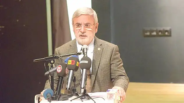 'Türk ordusu insanlık mücadelesi veriyor'
