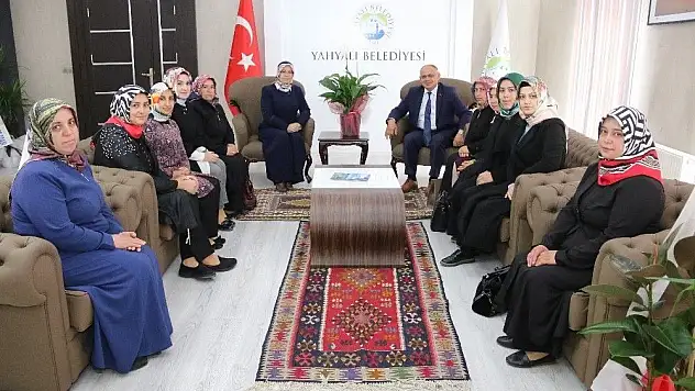 AK Parti Kadın Kolları'ndan Başkan Öztürk'e Ziyaret