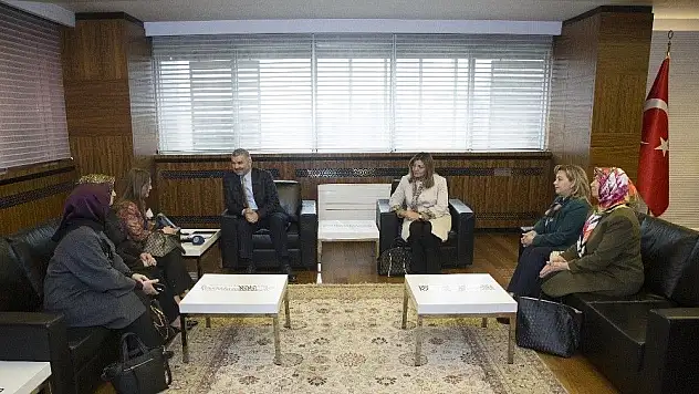 AK Parti Kadın Kolları üyeleri Başkan Çelik'i ziyaret etti