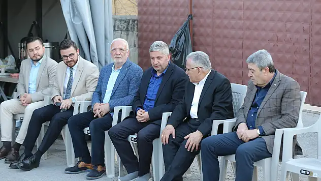 AK Partili isimlerden eski Başkana ziyaret