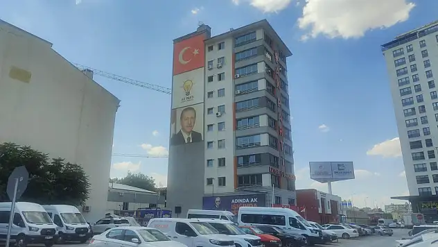 AK Parti Kayseri il binasında hareketli saatler