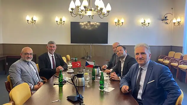 AK Parti Kayseri Milletvekili, Çekya'dan 10 Milyarlık mesaj verdi