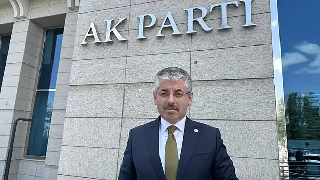 AK Parti Kayseri Milletvekilinin genel merkez pozu merak konusu oldu! Subliminal mesaj mı var?