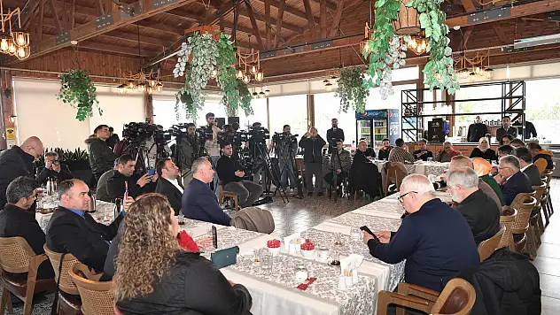 AK Parti Milletvekili adayları basınla bir araya geldi