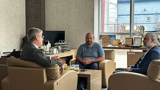 AK Parti Milletvekili Kayseri'de ticaretin nabzını tutuyor