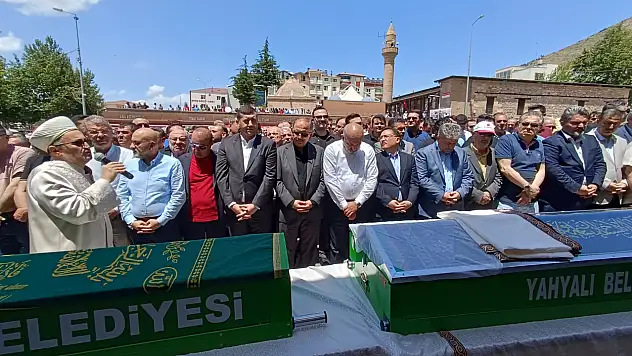 AK Parti Milletvekili Özsoy, annesini sonsuzluğa uğurladı!