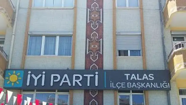 AK Partili Başkan CHP'nin ardından bu kez de İYİ Parti'de görüldü