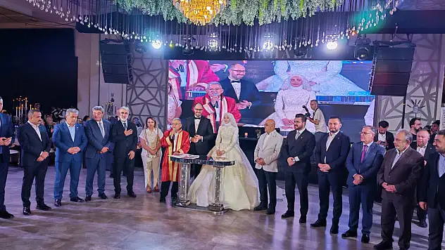 AK Partili Başkan oğlunu evlendirdi!
