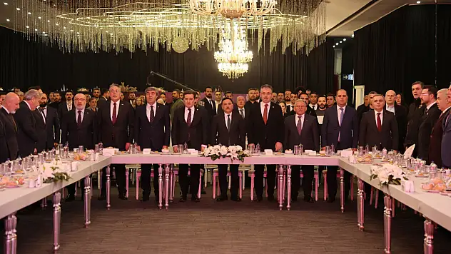 AK Partili Vekilden AK Partili Vekile cevap! Bakın kimi işaret etti?
