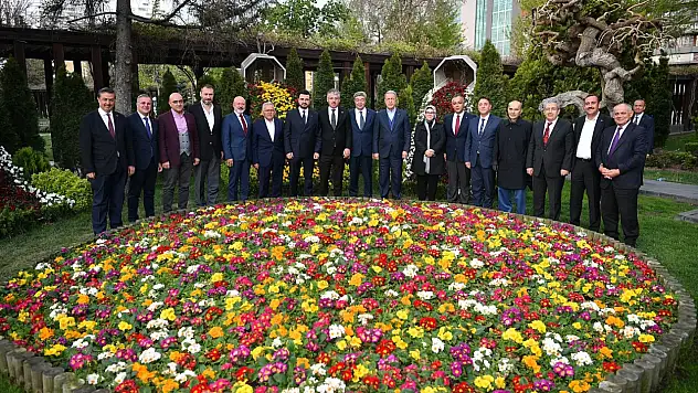 AK Partililer'den Büyükşehir pozu! O fotoğrafta kimler yer aldı?