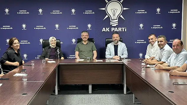 AK Partililer neye gülüyor?