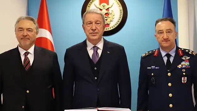 Akar'dan NATO Karargahı ziyareti