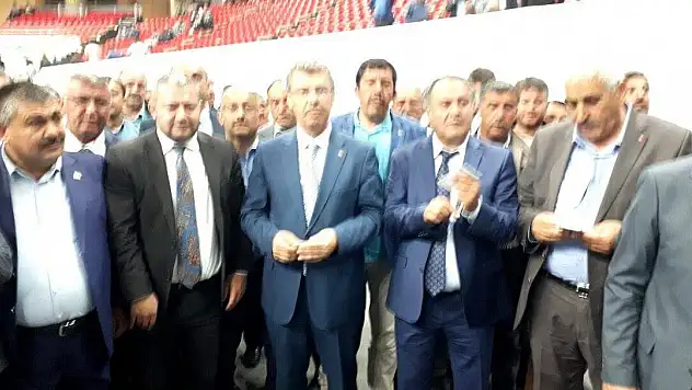 Hüseyin Akay Ahmet Gökçe'ye fark attı