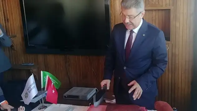Akay: 'Pastırmayı hakkıyla Kayseri yapıyor, diğerleri de benzetmeye çalışıyordur'
