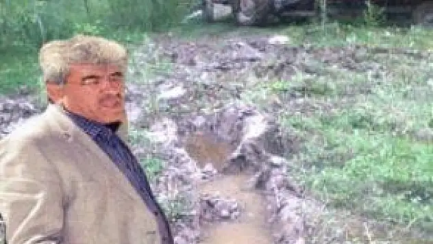 AKKIŞLA-KULULU ÇAMURA BATTI!