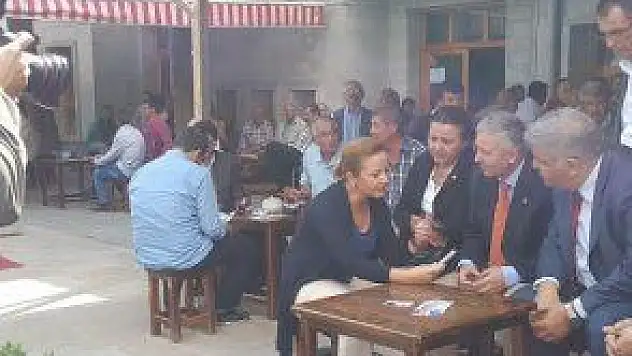 &quotAKP, CHP'DEN KOPYA ÇEKİYOR&quot