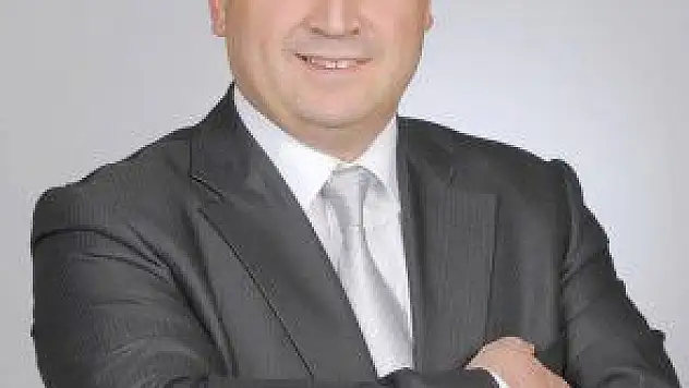 AKP'YE SARIZ'DA ERKEK'ÇE DARBE!