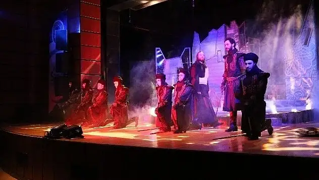 'Alamut Kalesi' sahnelendi
