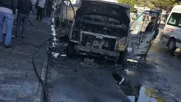 Kırmızı ışıkta Alev topuna döndü!