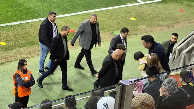 Ali Çamlı ve Baki Ersoy tribünde