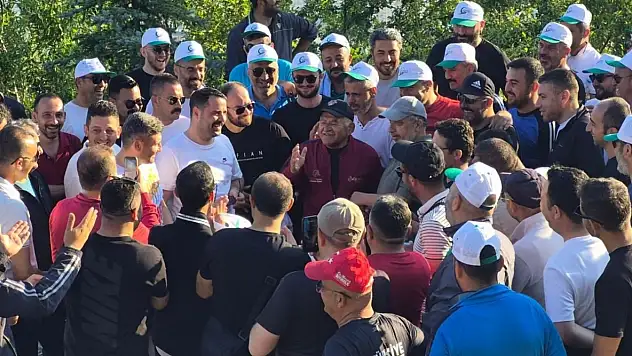 Ali Dağı'nda sabah yürüyüşü... Bakın Büyükkılıç kiminle karşılaştı?