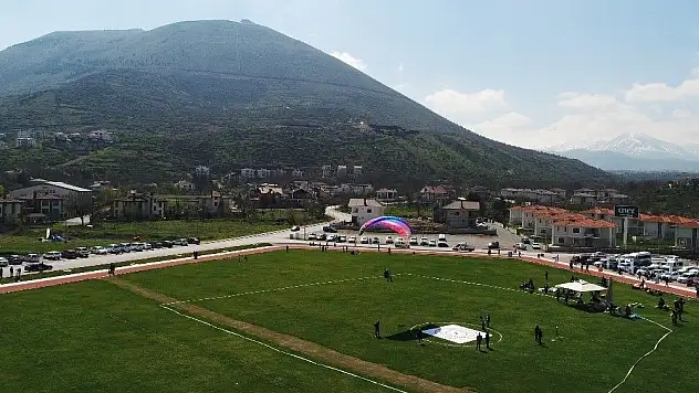 Ali Dağı'nda Yamaçparaşütü Türkiye Şampiyonası başladı