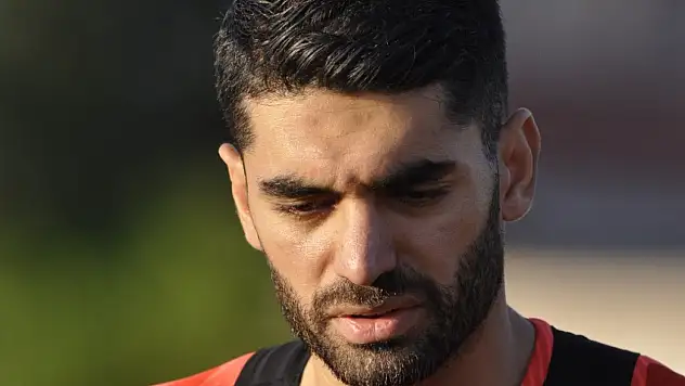 Ali Karimi, dikkat çekti