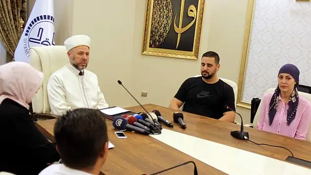Alman Natascha kelime-i şehadet getirirken gözyaşlarını tutamadı