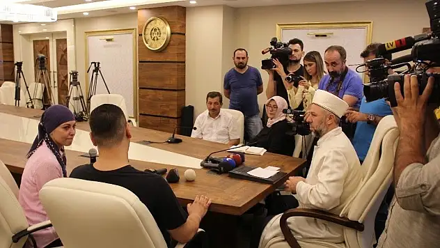 Alman Vatandaşı Natascha Nicole ağlayarak Kelime-İ Şehadet getirdi