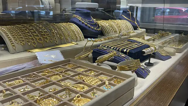 Altın fiyatları haftanın son gününde nasıl seyrediyor? (25 Temmuz Cuma)