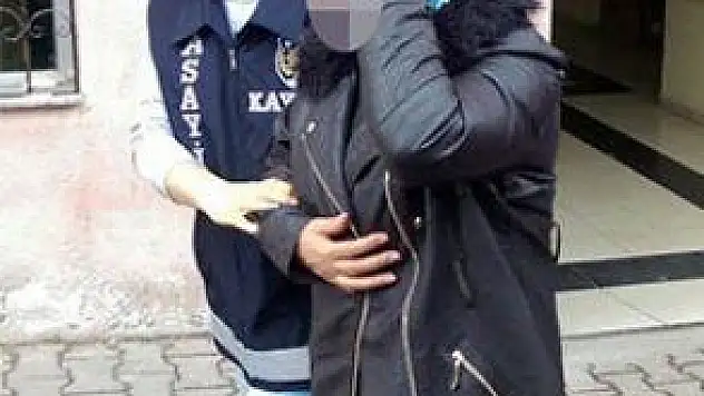 ALTINLARLA KAÇMAYA ÇALIŞAN SURİYELİ GELİN OTOBÜSTE YAKALANDI